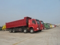 SINOTRUK HOWO 8 x 4 camion à benne basculante, camion à benne 12 roues, camion à benne basculante 3 essieux